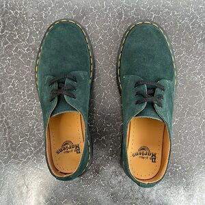 Dr. Martens Originals-sz 39 NWOT